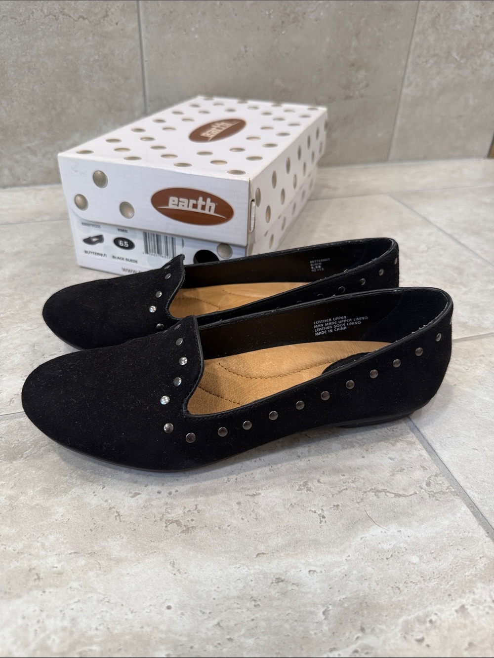 Earth NWT Butternut Black Suede Women’s Flat shoes size 6.5